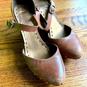 Seychelles. Brown leather ankle strap wedges. Size 7.5